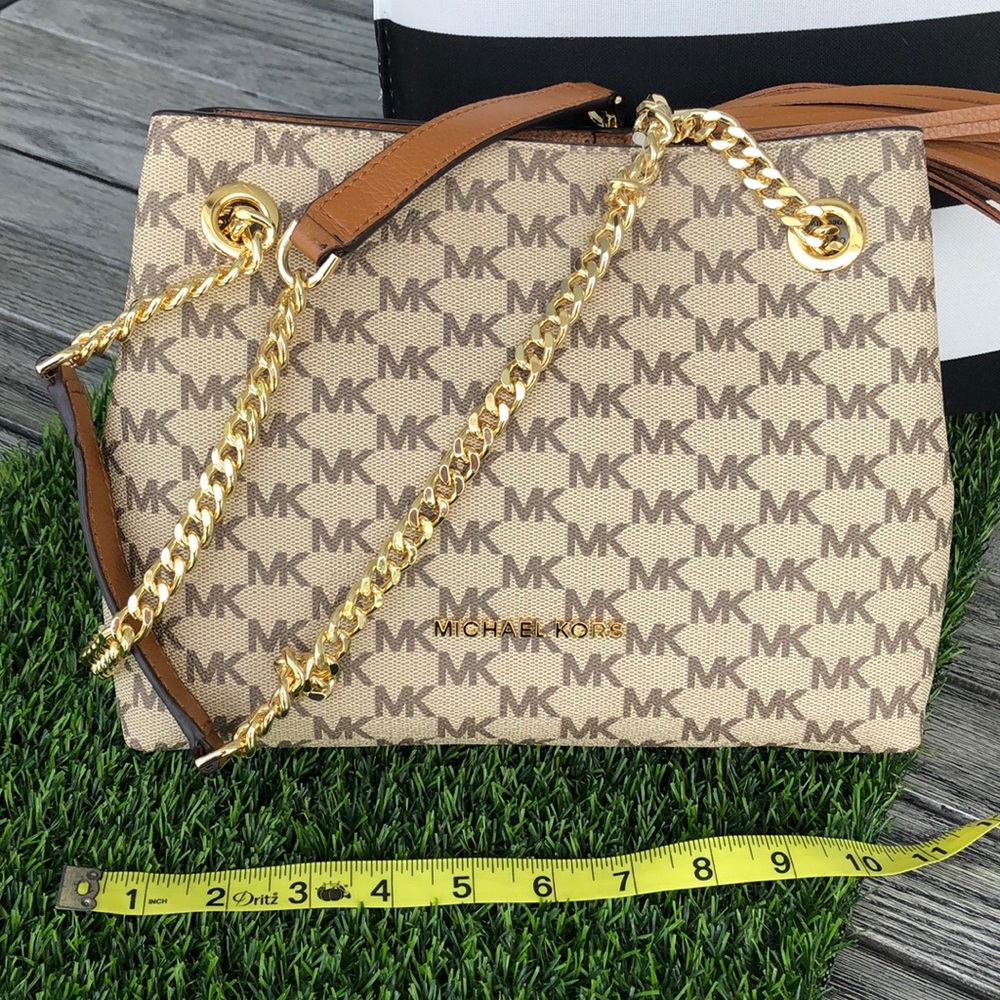 Michael Kors Jet set chain messenger